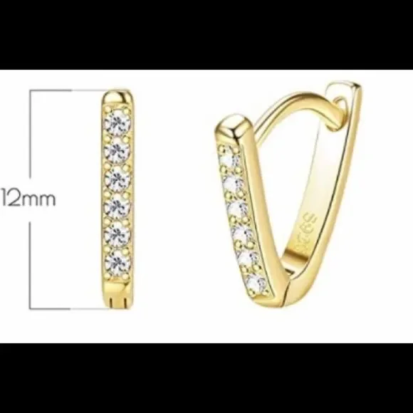 Gold tone v shaped hoop with pavé stones - Picture 3 of 3